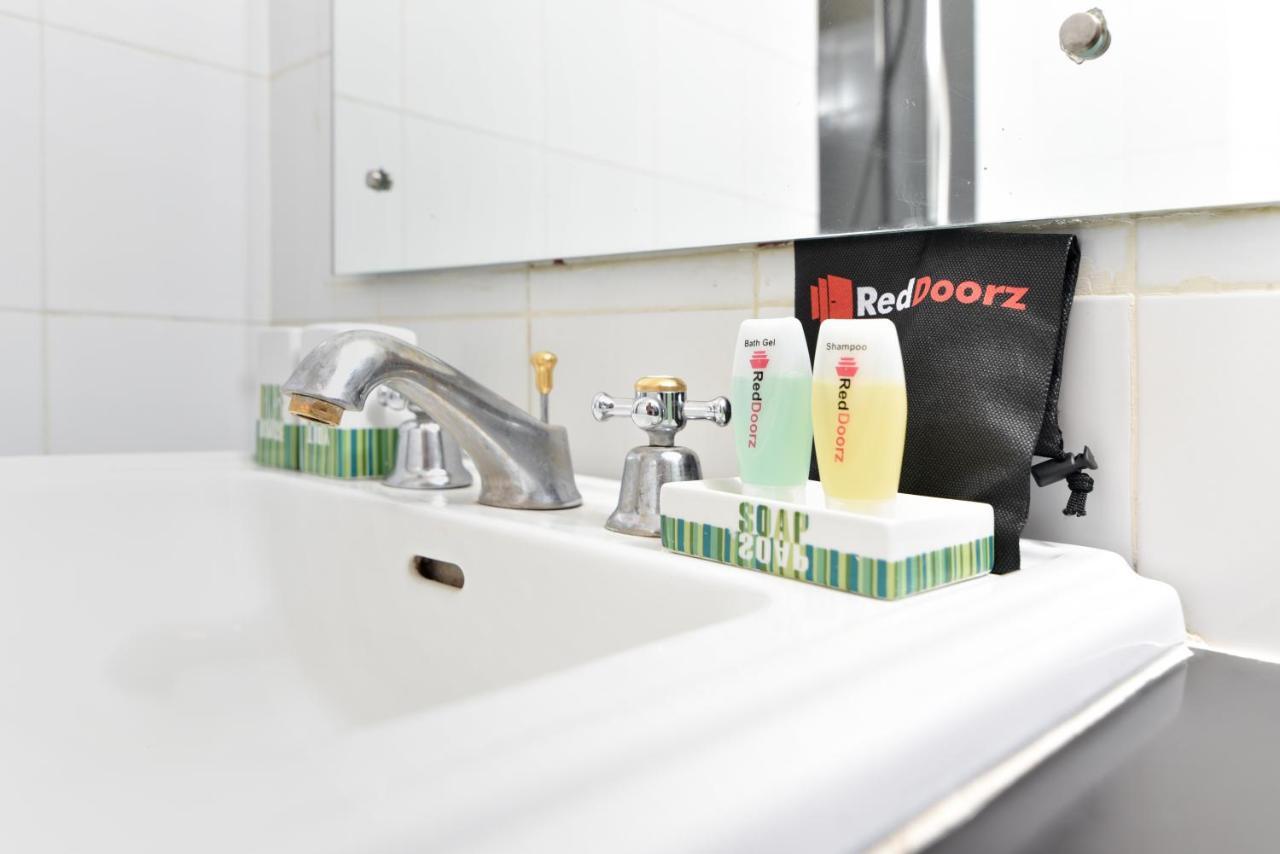 Reddoorz Plus @ Raya Legian エクステリア 写真